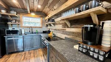 Fridge, microwave, stovetop, dishwasher