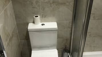 Studio | Bathroom | Shower, towels