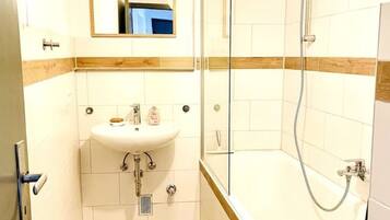 Handtücher, Seife, Toilettenpapier