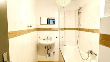 Handtücher, Seife, Toilettenpapier