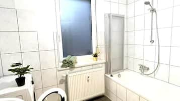 Dusche, Handtücher, Seife, Toilettenpapier