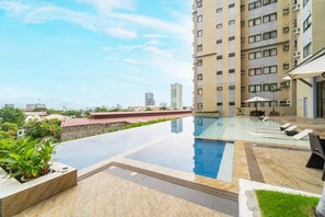 Pool - Condo • WIFI up to 100mbps • Infinity Pool (Cebu City)