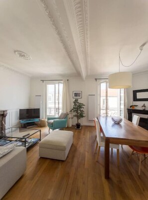 Interior - À 2 Chambres - de Style Parisien - à 30 min du Louvre (Alfortville)