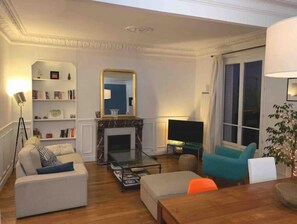 Living area - À 2 Chambres - de Style Parisien - à 30 min du Louvre (Alfortville)