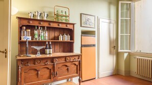 Superior Apartment | Private kitchen | Full-size fridge, microwave, oven, stovetop - Ponte Vecchio 3 bedrooms by Mmega (Florence)