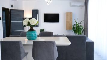 Premium Apartment, Sea View | Living area