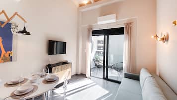 Appartement Duplex Galerie | Coin séjour | TV connectée de 43 pouces avec chaînes numériques, Netflix