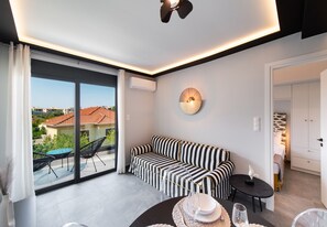 غرفة دوبلكس جالاري | منطقة المعيشة | تلفزيون ذكي، برامج وأفلام نتفليكس، خدمات بث