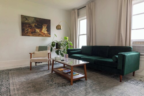 Updated 2BR, 5min/NWMC, 5min/Dwntwn, Prvt Parking