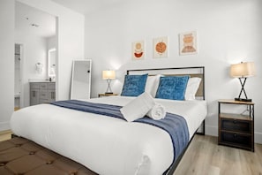 Apartment | 3 bedrooms, laptop workspace, iron/ironing board, free WiFi - CozySuites TPC Scottsdale with pool 2 (Scottsdale)