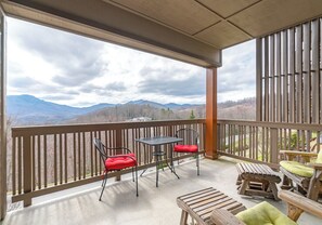 Property grounds - Chalakee Lodge CC-4- Mountain View, Gated Resort, Indoor/Outdoor Pools & Hot Tub (Boone)