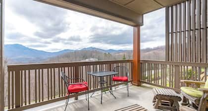 Chalakee Lodge CC-4- Mountain View, Gated Resort, Indoor/Outdoor Pools & Hot Tub