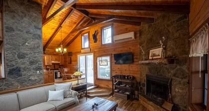 10 minutes to Downtown, Cabin, Pet Friendly
