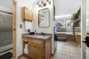Hair dryer, towels - Brookside II A-211 - Sunday River Slopeside Condominium (Newry)