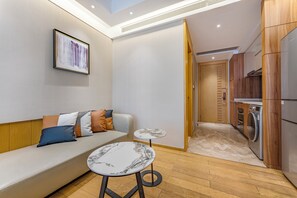 Appart'hôtel Romantique, 1 très grand lit, non-fumeurs, vue ville | Restauration dans la chambre