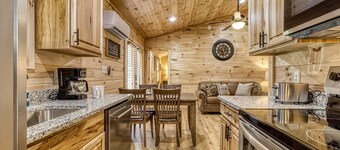 Natures Getaway  -Pickleball Court, Creek, WIFI, Mountain Views, Starting at $79