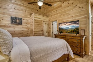 1 bedroom, free WiFi, bed sheets - Kerri's Cottage, Pickleball Court, Creek, WIFI, Mountain Views, No Cleaning Fee (Cosby)