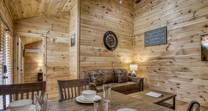 Kerri's Cottage, Pickleball Court, Creek, WIFI, Mountain Views, No Cleaning Fee