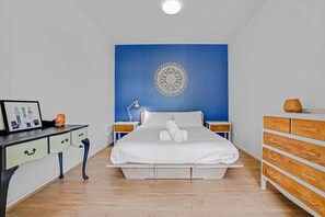 2 soverom, skrivebord, strykejern/-brett og wi-fi