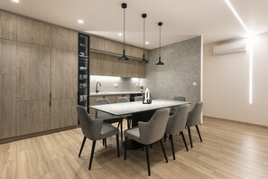 Luxury Apartment, 3 Bedrooms, Air conditioning | Private kitchen - Deluxe & Upscale Apartment in Athens (Athens)