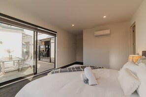 4 habitaciones, tabla de planchar con plancha, wifi y ropa de cama 