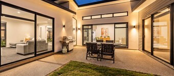 Zenith Escapes | 4BR | Hot Tub + Games + Parking