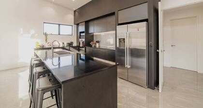 Zenith Escapes Your Quintessential 4BR Haven