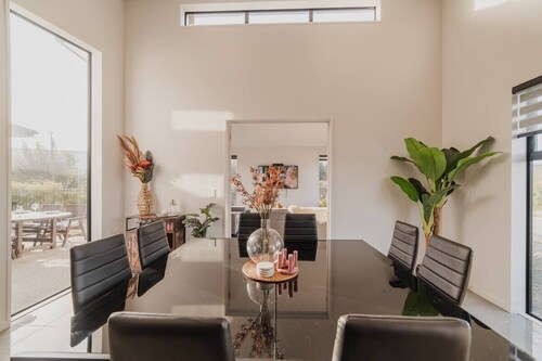 Zenith Escapes Your Quintessential 4BR Haven