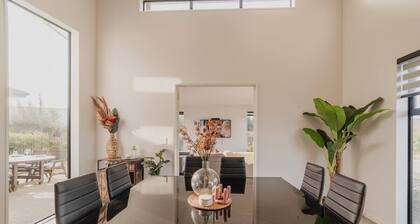 Zenith Escapes Your Quintessential 4BR Haven