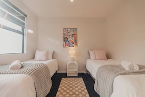 4 bedrooms, iron/ironing board, WiFi, bed sheets