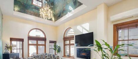 テレビ、暖炉、テレビゲーム