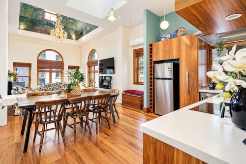 The Bird's Nest | 2BR Loft | Lambton Quay