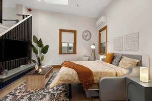 1 dormitorio, tabla de planchar con plancha, wifi y ropa de cama