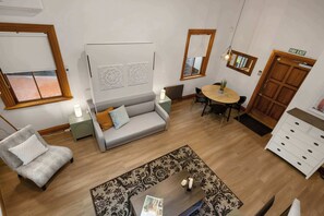 TV - The Wellington Loft (Wellington)
