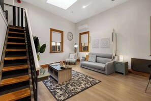 TV - The Wellington Loft (Wellington)