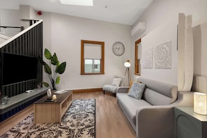 TV - The Wellington Loft (Wellington)