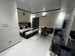 Superior Room | Free WiFi - The Heritage (Dumka)