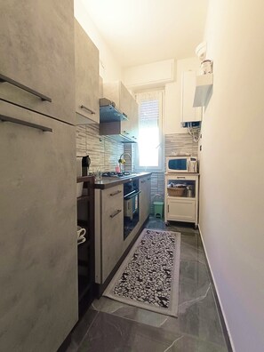 Réfrigérateur, micro-ondes, four, lave-vaisselle