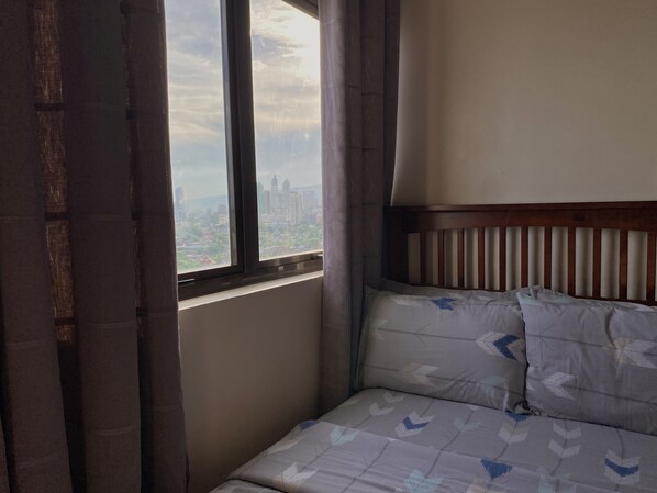 Fer et planche à repasser, Wi-Fi, literie fournie