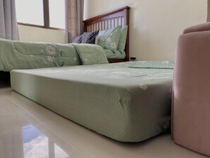 Fer et planche à repasser, Wi-Fi, literie fournie