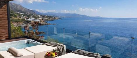 Tina de hidromasaje al aire libre