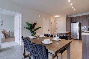 Dining - Chic Escape in Heart of Alexandria (Groveton)