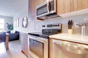 Refrigerador, microondas, horno, placa de cocina