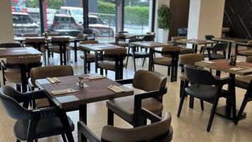 Petit déjeuner buffet compris tous les jours