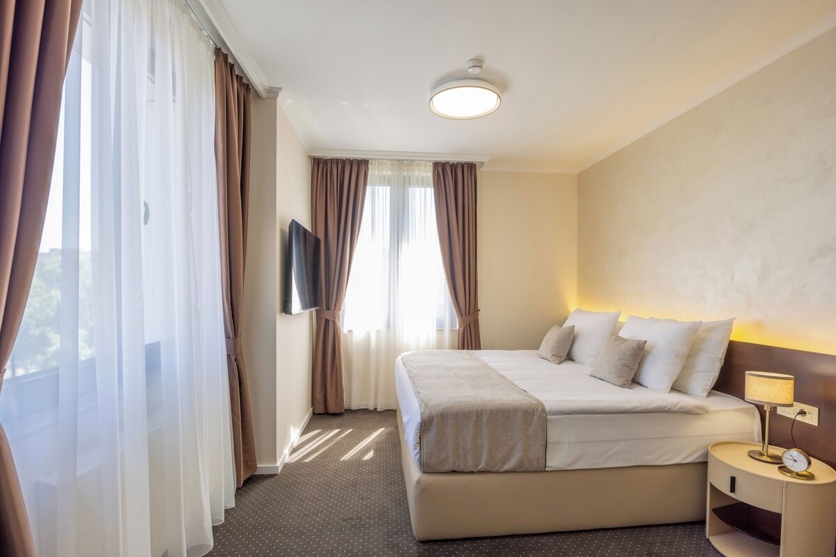 SUPERIOR DOUBLE WITH SOFA BED