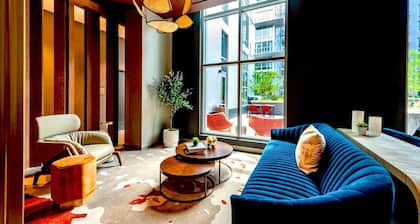 Metro-Connected Clarendon Stay