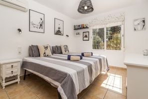 3 bedrooms, in-room safe, iron/ironing board, travel crib