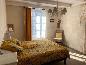 3 bedrooms, iron/ironing board, free WiFi, bed sheets