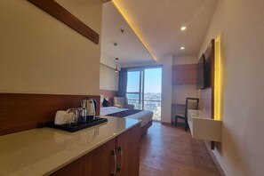 Habitación Premium | Espacio para trabajar con un portátil, wifi gratis, ropa de cama