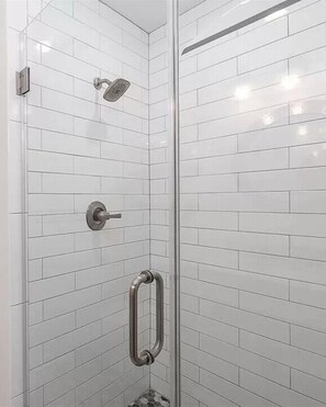 Douche, serviettes fournies